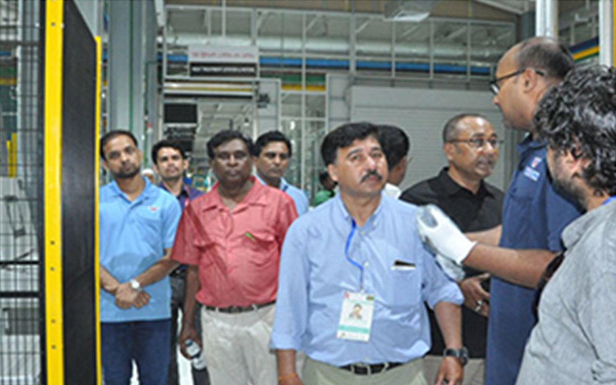 Nepali journalists visit Walton factory